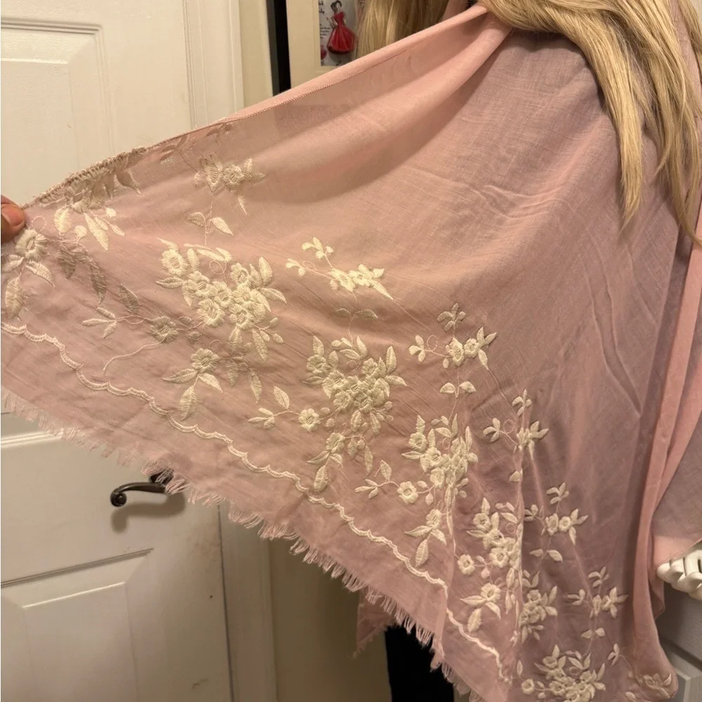 Light pink and White Floral Embroidered Scarf in new conditions